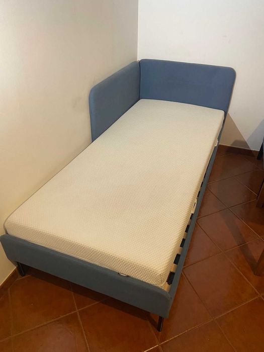 cama BLÅKULLEN + colchão ÅBYGDA