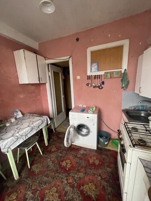 Продається 2- кімнатна квартира,метро Лісова