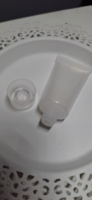 Mini zestaw pojemników na kosmetyki do podróży słoiczki pilnik gąbeczk