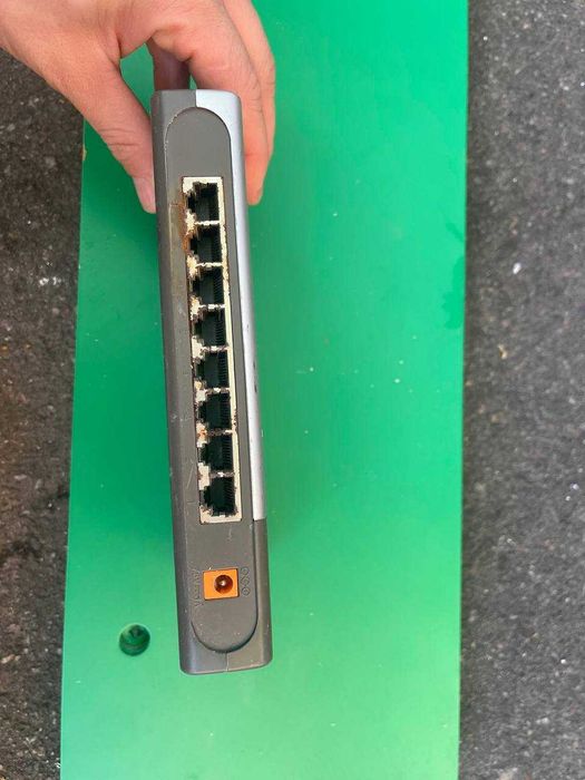 D-Link DES-1008D Коммутатор неуправляемый 8-портовый 100Мбит