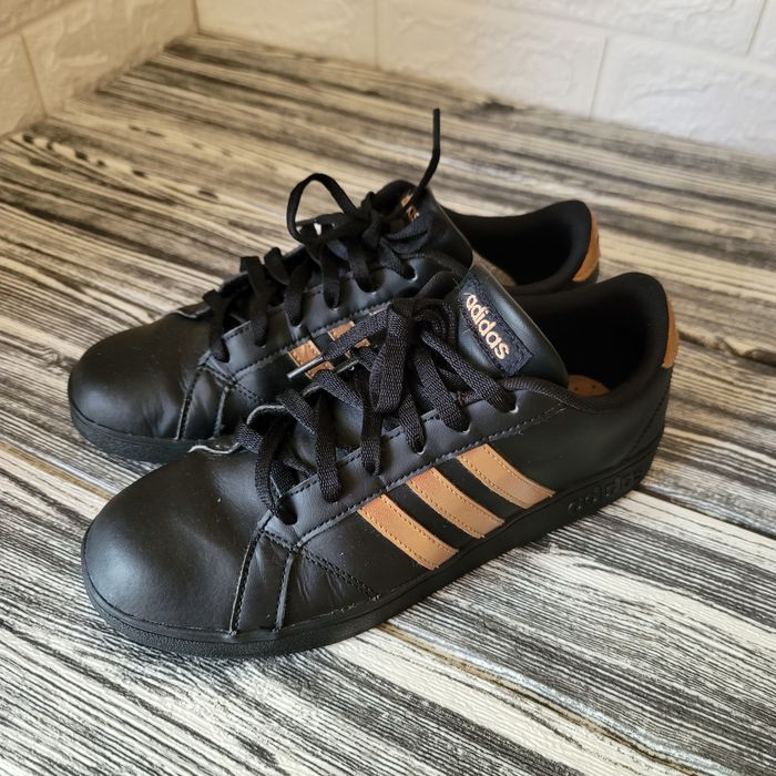 Кроссовки Adidas. Размер 39