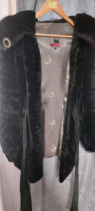 Продам шубу мутон с норочкой