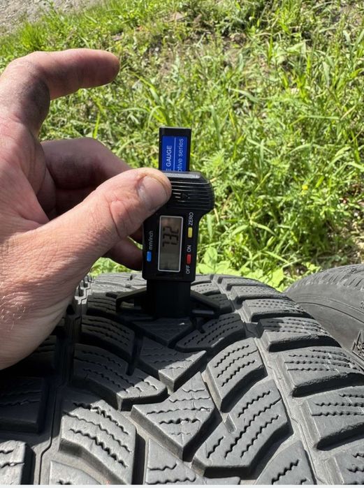 Зимові шини Dunlop 225/40 r18