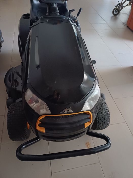 Trator corta relva profissional Mcculloch com 18.5 cv largura de corte