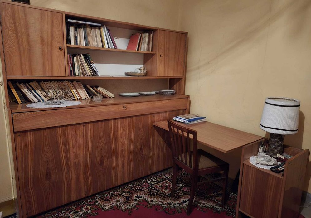 Półkotapczan z biurkiem