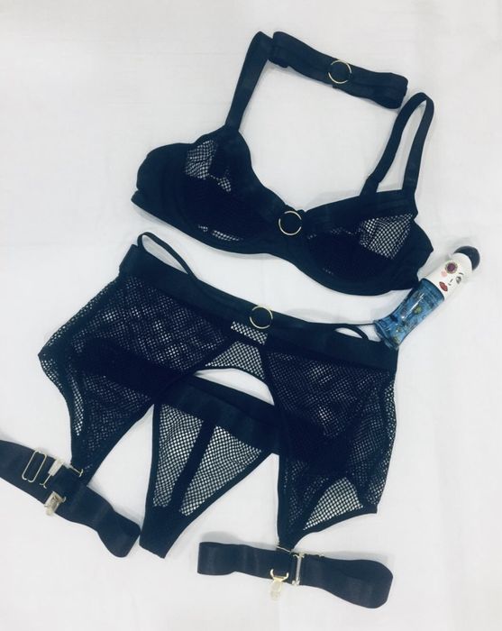 Комплекты белья . Листайте фото