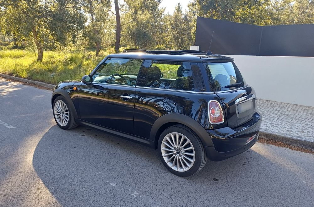 Mini diesel com teto panorâmico