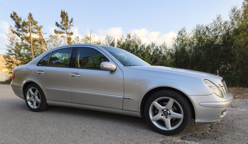 Mercedes-Benz Classe E 270 CDI Executive II Aut. (2005) – Potência, Conforto e Fiabilidade