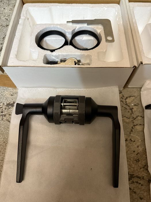 Ручка на розетці RDA A8011 циліндричний матовий