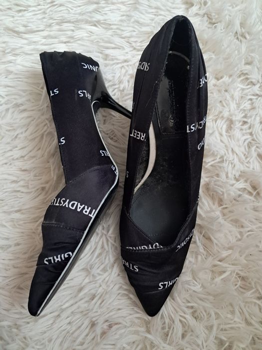 Czarne buty na obcasie Stradivarius 36