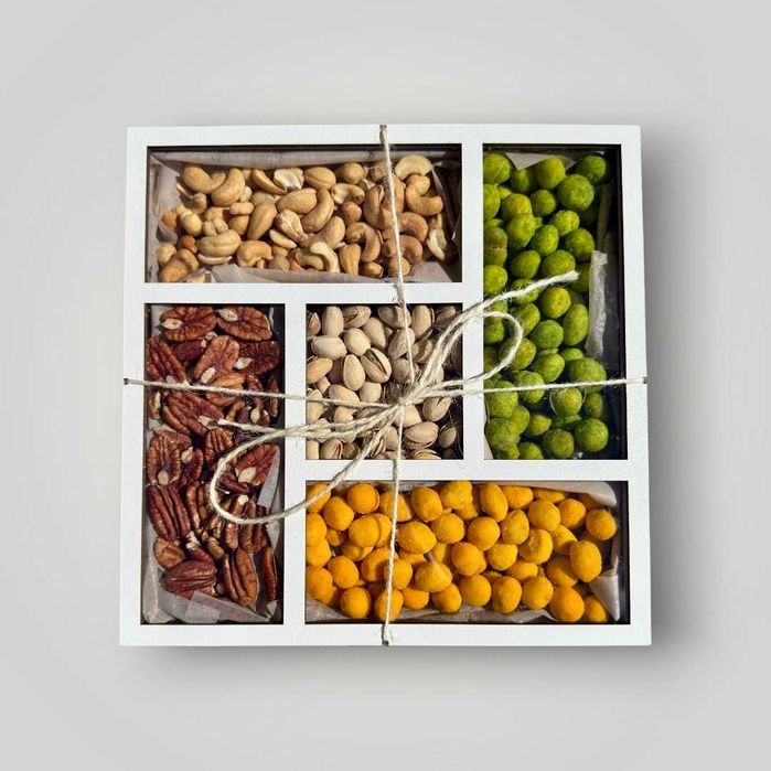 Подарунковий набір бокс “Royal Nut Mix”