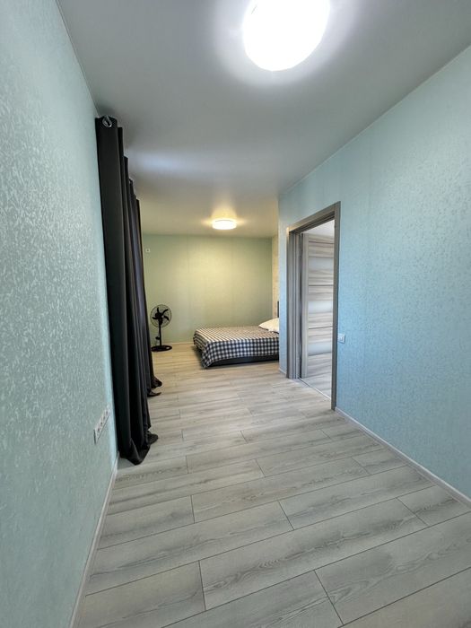 Новий гарний будинок біля моря