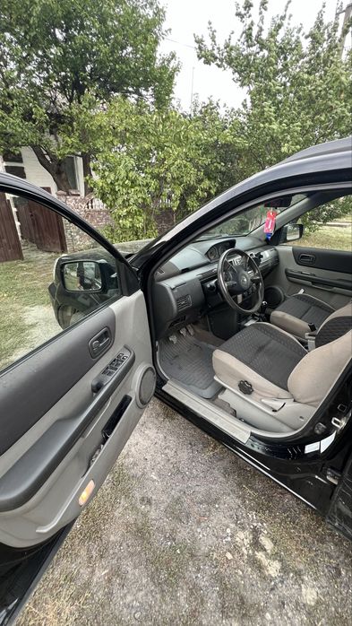 NISSAN X-TRAIL  2004 года