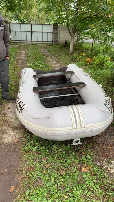 Продам кільовий надувний човен Navigator 330 (ПВХ) під мотор