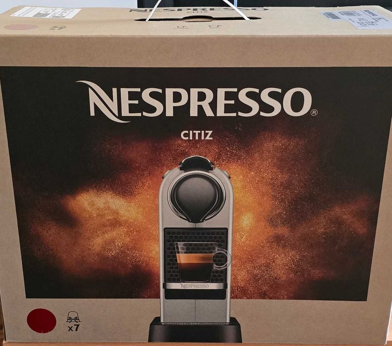 Máquina de café Nespresso nova vermelha+aerocino novo.