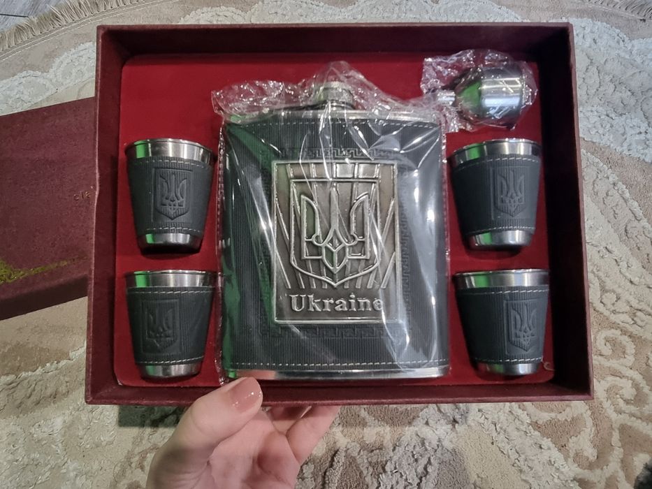 Подарунковий набір для чоловіка, є на коробці подряпина