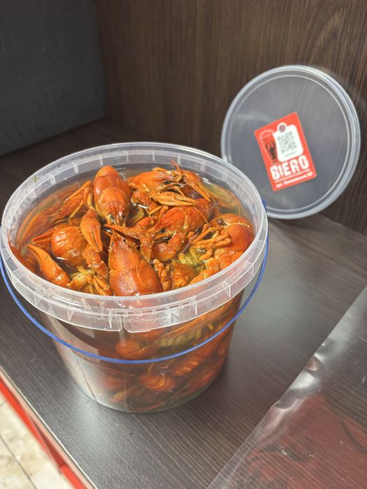 Свіжий та варений рак