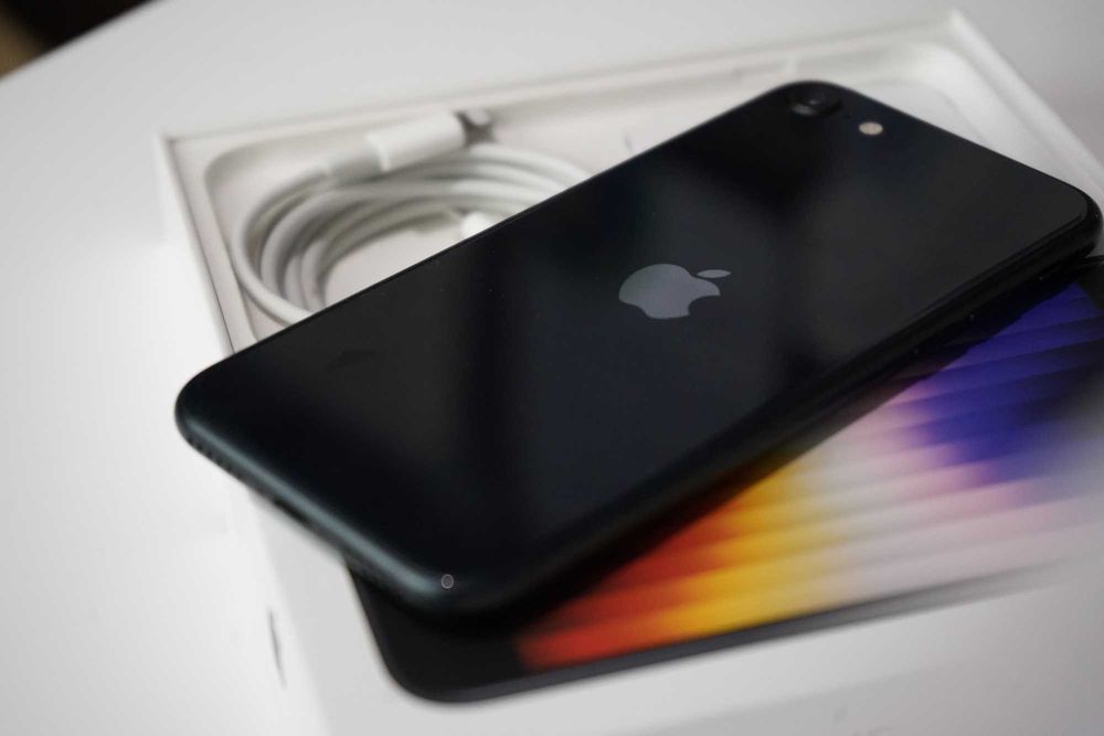 iPhone SE 2022 czarny black idealny full zestaw