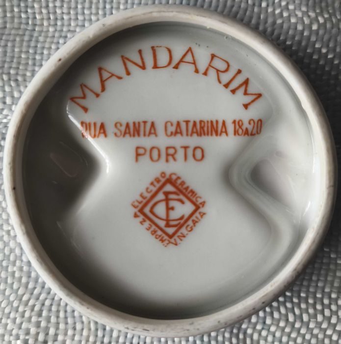 Cinzeiro antigo em louça - Loja Mandarim Porto Electro Cerâmica