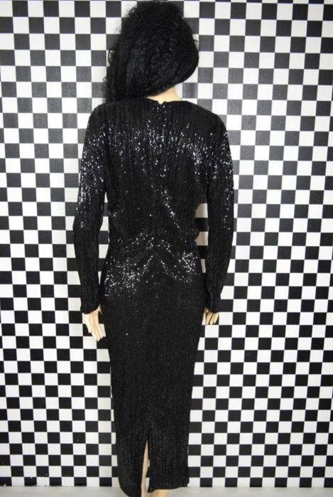 Чорне плаття у паєтки від Lavish Alice