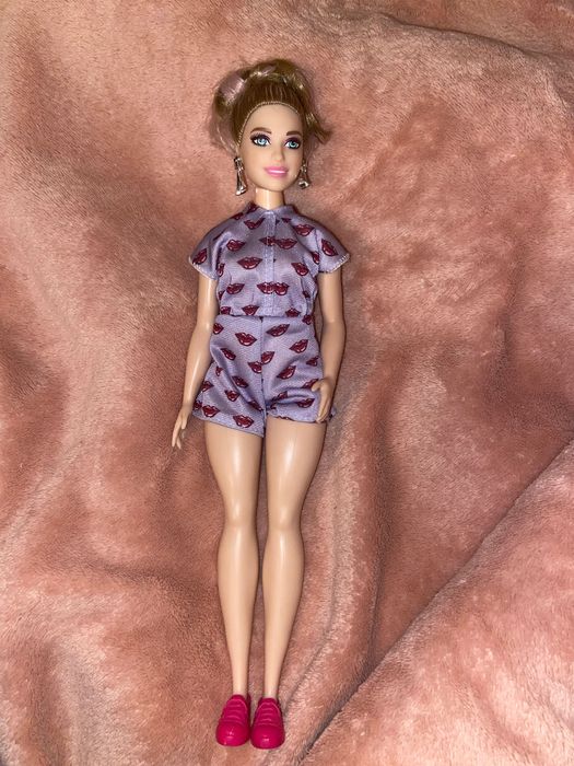 Барбі з серіі FASHIONISTAS