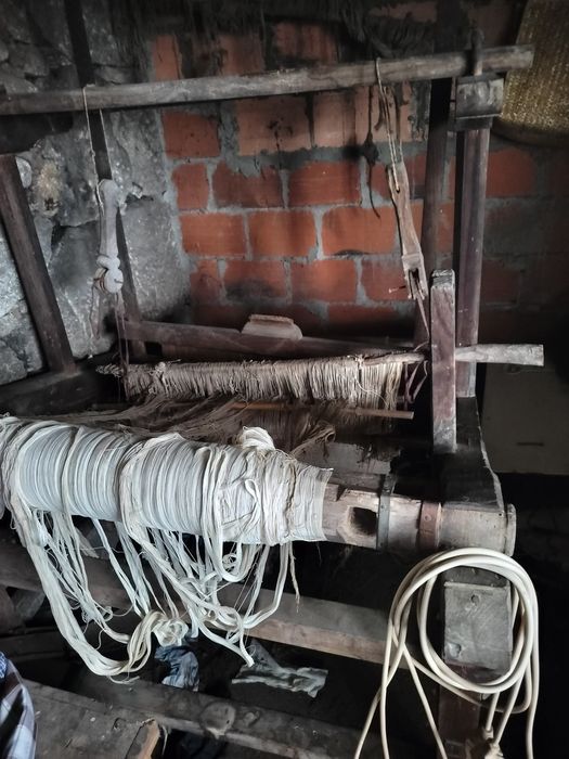 Tear de tecelagem em madeira