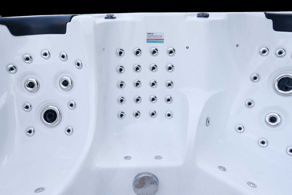 Basen spa z przeciwprądami + wanna z hydromasażem MADAGASKAR