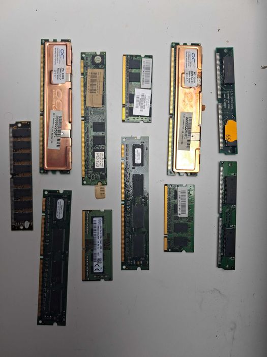 Varias memorias RAM