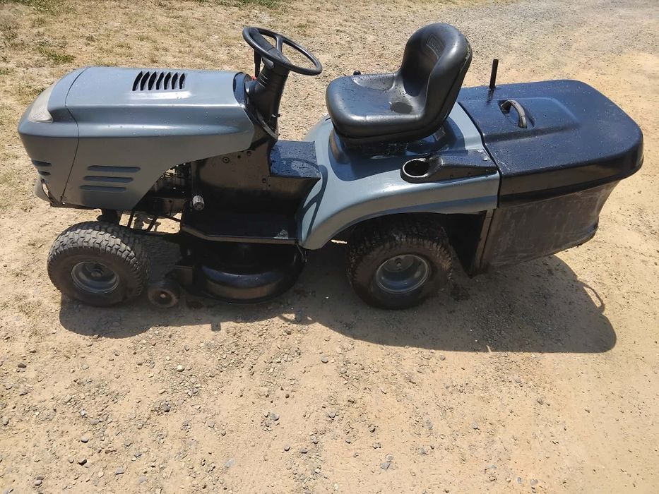 Trator corta relva com 15,5cv
