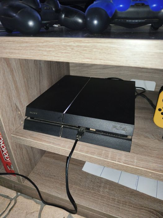 PlayStation 4 + 2 comandos + 11 jogos