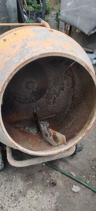 Бетономешалка на 240л