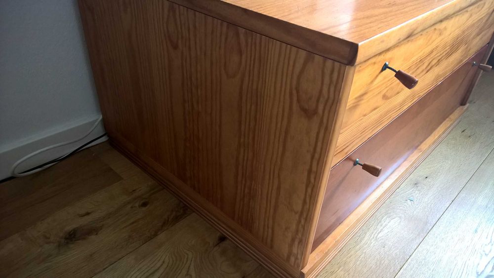 Cômoda e estante em madeira maciça