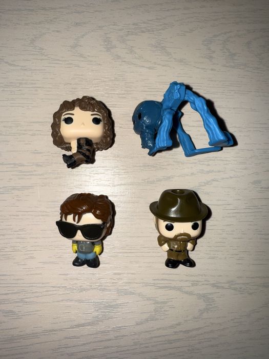 Фігурки з kinder joy STRANGER THINGS