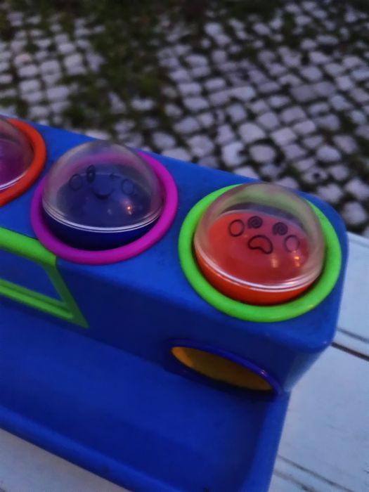Brinquedo bebé com bolas