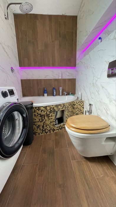 Продається будинок в мальовничій місцевості.Басейн.Сауна.Річка.