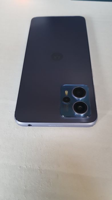 Telefon Motorola g13 4/128GB etui ładowarka indukcyjna