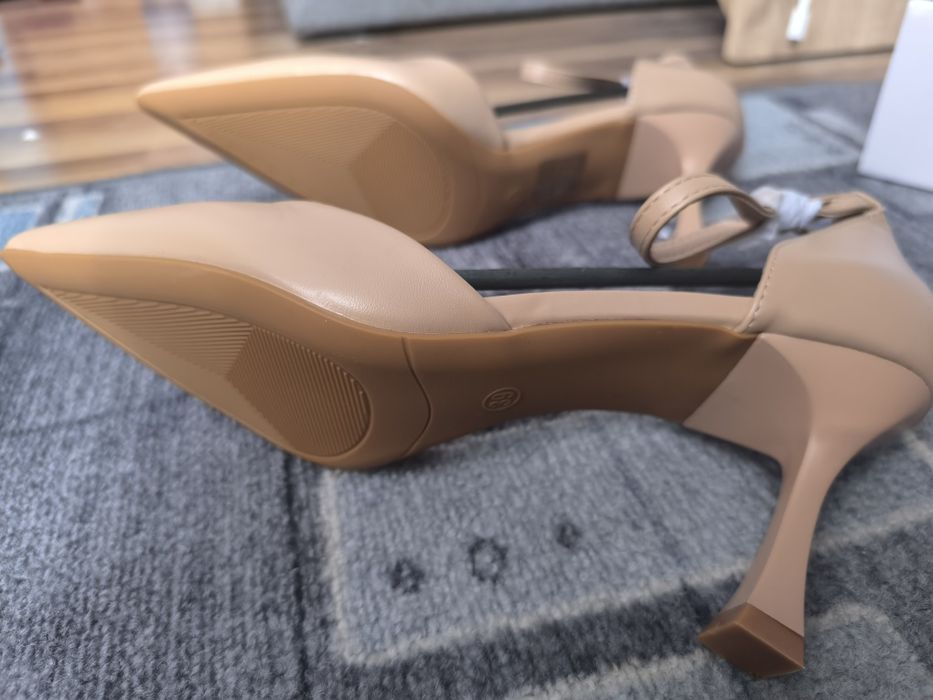 Czółenka na szpilce