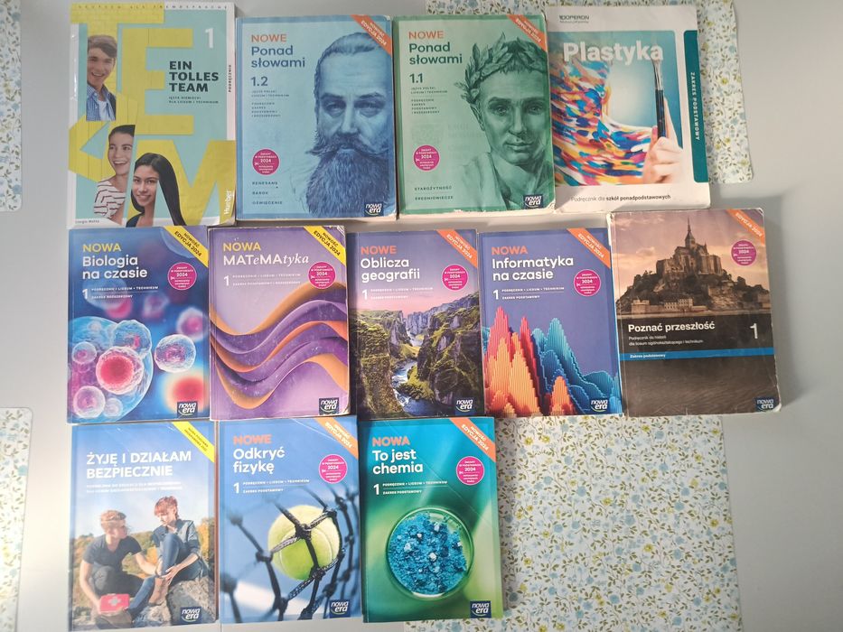 Komplet podręczników  do kl. 1 śniadaniej szkoly liceum lub technikum. Wydawnictwo Nowa Era.