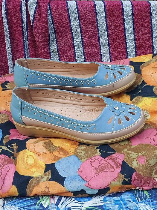 Buty damskie rozmiar 3/36 firma Cushion Walk