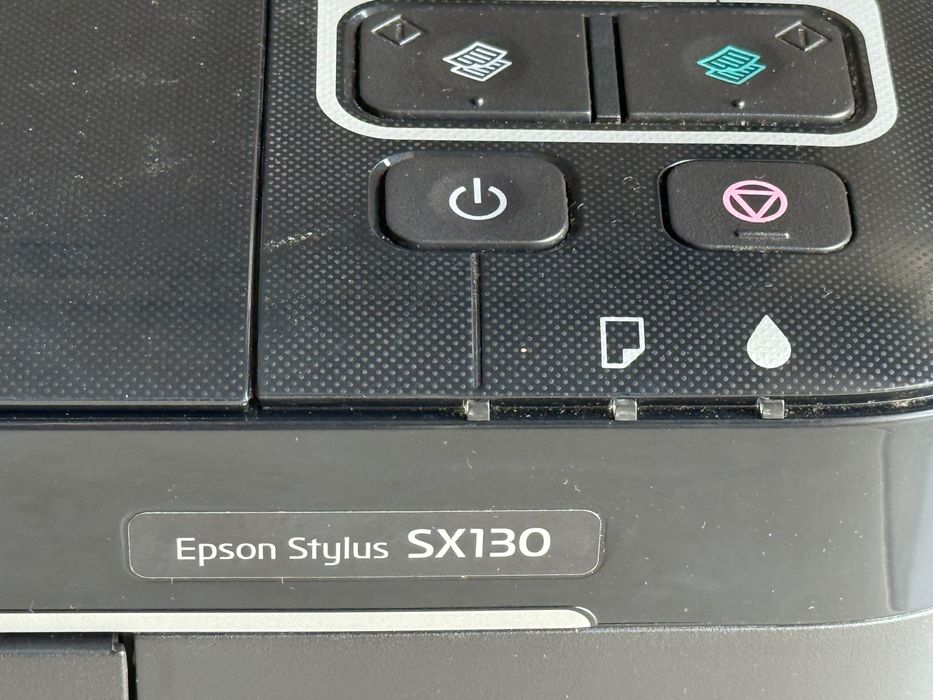 Impressora multifunções da marca Epson