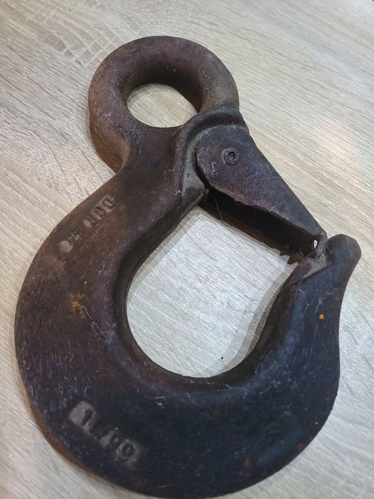 Hak zawiesiowy z zabezpieczeniem udźwig 4 tony