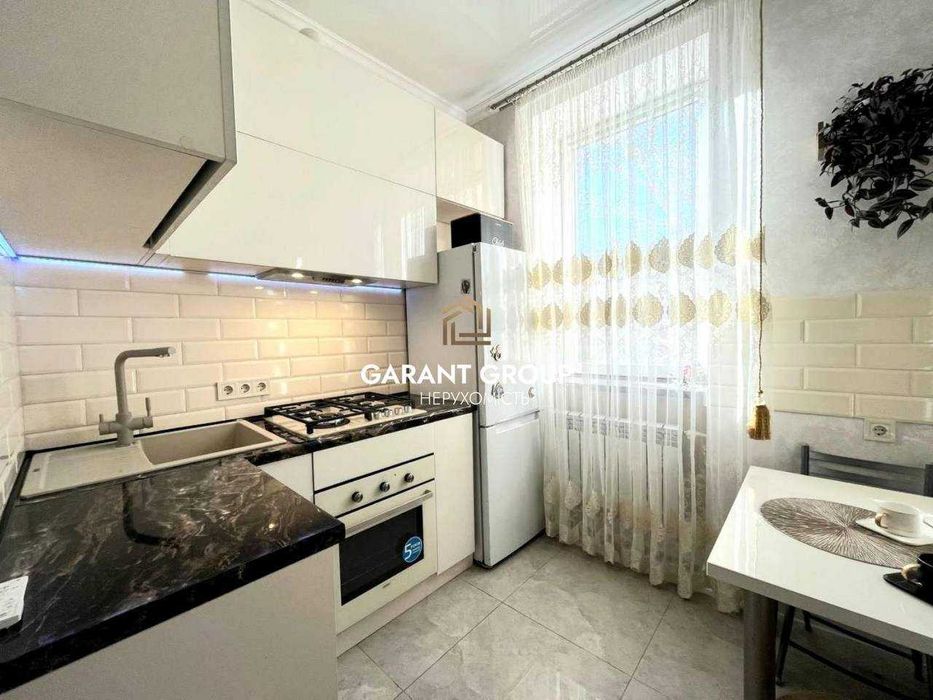 Трикімнатна квартира / Приморський район