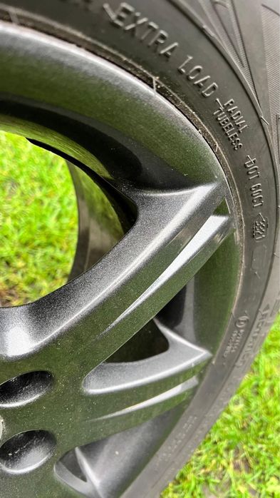 Komplet opon Nokian 225/55 na felgach aluminiowych 16”