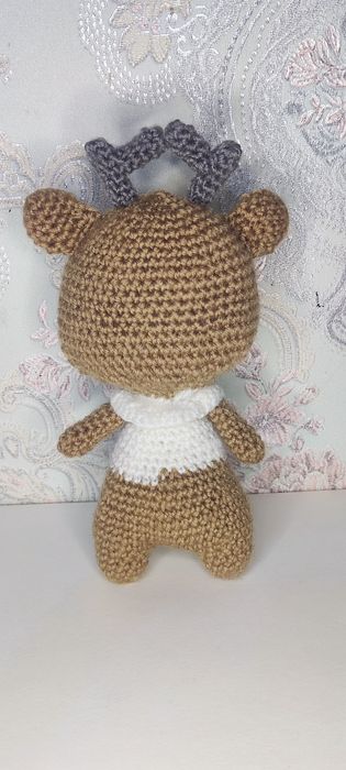 В’язана іграшка оленятко  — казкова іграшка