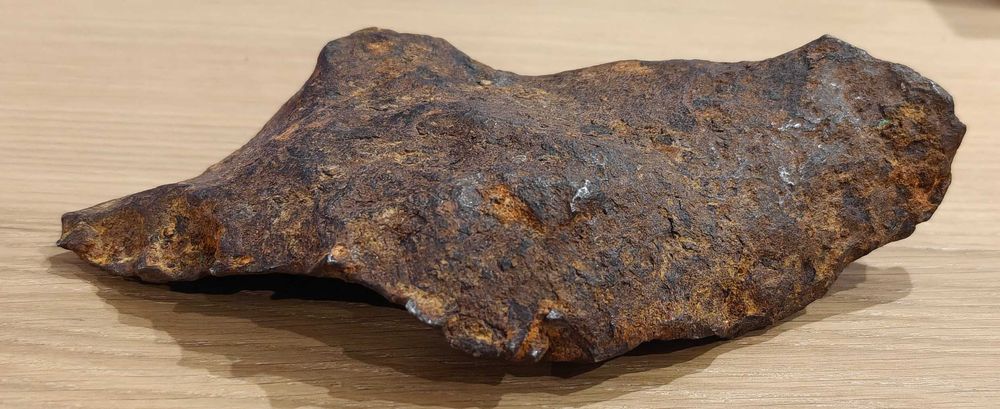 Meteoryt Aletai. 1636 gram. Duży i ładny meteoryt. Stabilny.