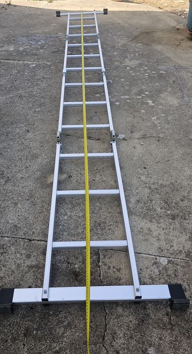 Escada articulada em alumínio
