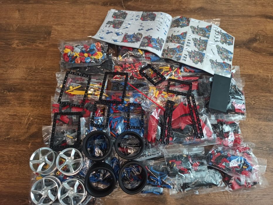 Конструктор сумісний з Lego Technic Ferrari Daytona SP-3, 3778 деталей, (42143).