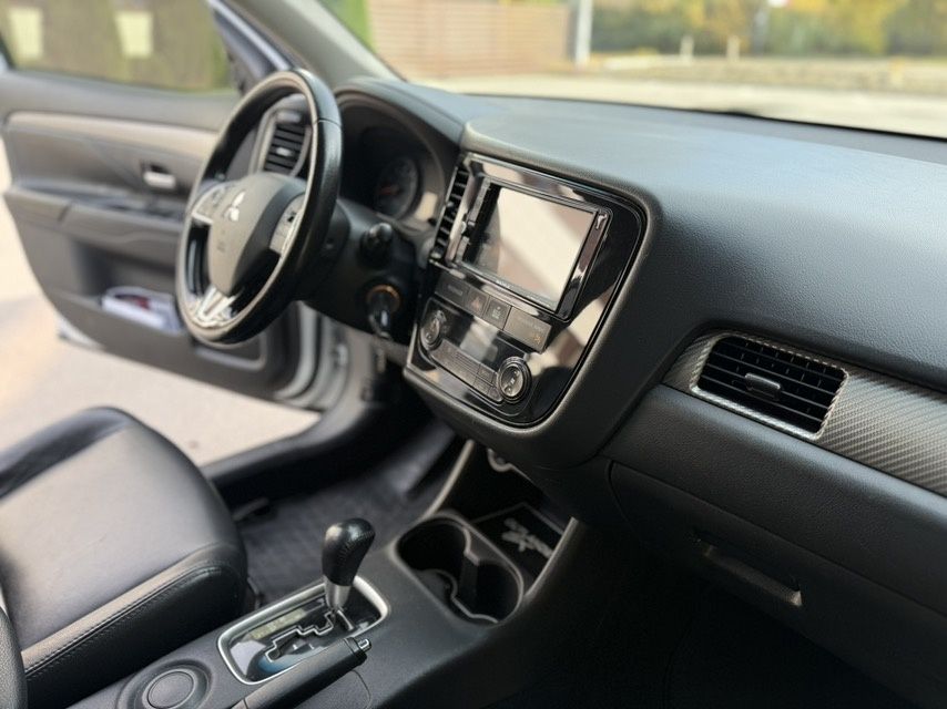 Продам Mitsubishi Outlander 2.4i gaz 2015