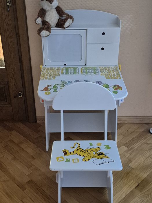 Парта дитяча для підготовки до школи