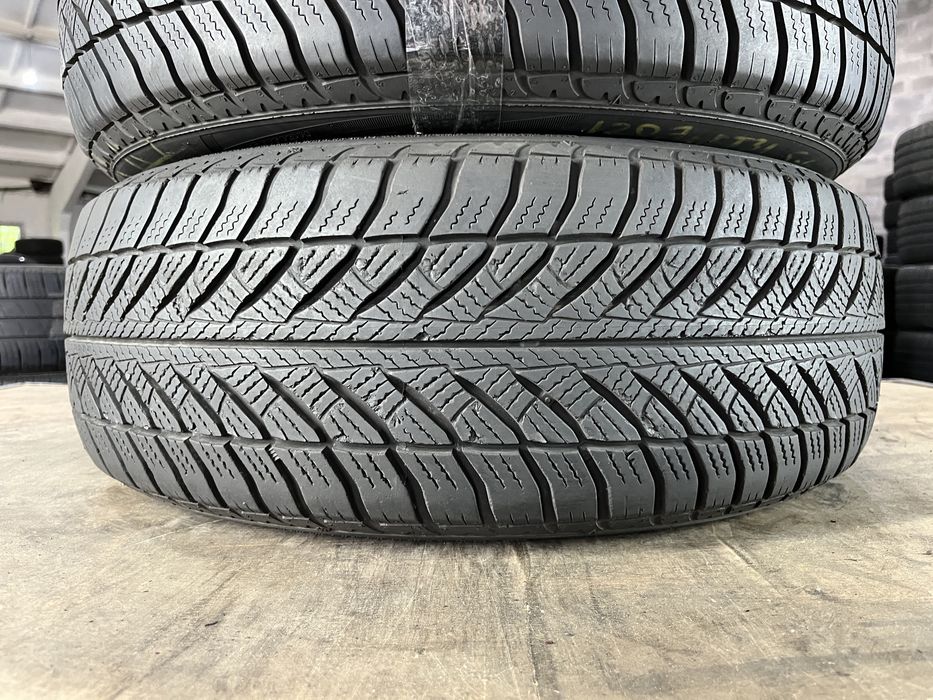 Зимові шини пара 205/60 r16 Goodyear